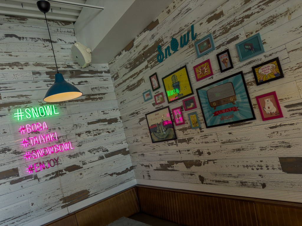 Interior moderno de cafetería